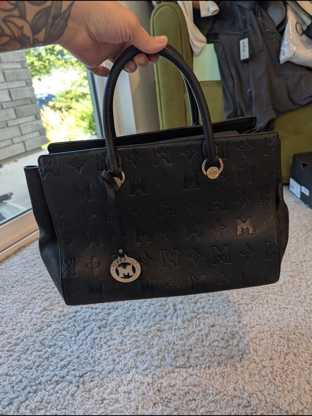 METROCITY Black Embossed Monogram Haandbag